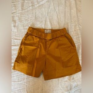 Everlane easy shorts in amber